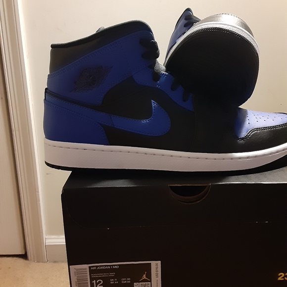 Unreleased (drops 2.2.21) jordan 1 mids - Picture 1 of 2